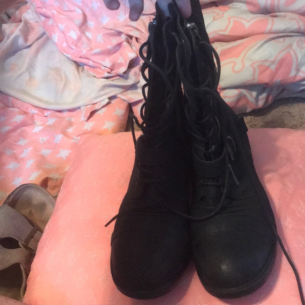 Combat boots